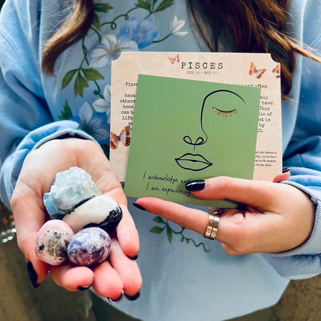AphroZodiac - Pisces Crystal Set for Dreaming & Self Expression - Includes Aura Cleansing Kit